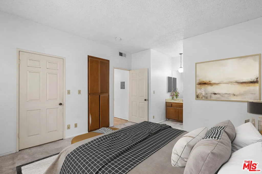 424 S Westmoreland Avenue 210, Los Angeles, California 90020 home-pic-18